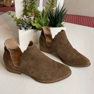 Seychelles Taupe Suede Scallop Cutout Ankle Booties
